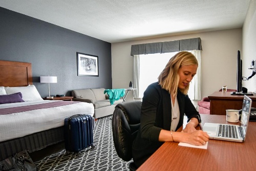 Bluemont Hotel image 40