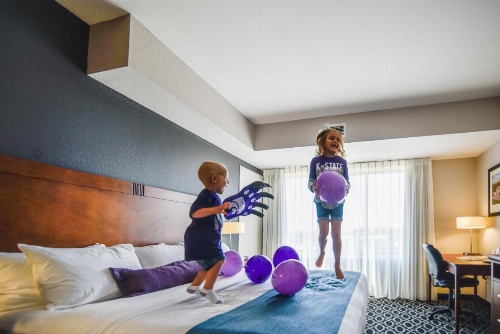 Bluemont Hotel image 47